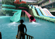 การแข่งรถภาพนิ่งน้ำสูง 12 เมตรความสูงไฟเบอร์กลาสสำหรับสระว่ายน้ำรีสอร์ท