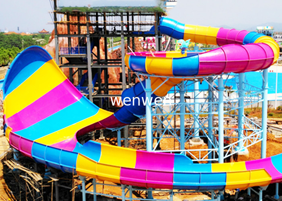 สไลด์น้ำที่มีสีสันที่กำหนดเองความสูง 16 เมตรเปิด / ปิดสไลด์เกลียวขนาดใหญ่