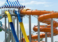 Water Park Spiral สไลด์ที่มีสีสัน Water Slide เหล็กกล้าไร้สนิมสำหรับ Aqua Park
