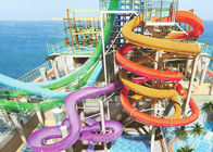 Water Park Spiral สไลด์ที่มีสีสัน Water Slide เหล็กกล้าไร้สนิมสำหรับ Aqua Park