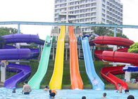 Family Water Slides อุปกรณ์ว่ายน้ำแบบอินเตอร์สไลด์สระว่ายน้ำสำหรับ Holiday Resort